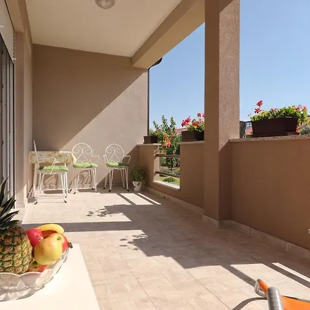 Sunny And Restful With Free Parking - Lily Apartamento Zadar