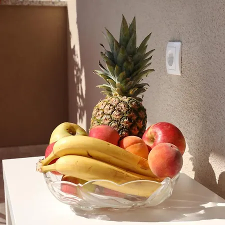 Sunny And Restful With Free Parking - Lily Apartamento