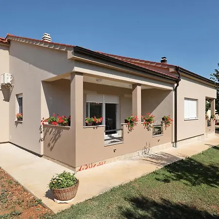 Sunny And Restful With Free Parking - Lily *