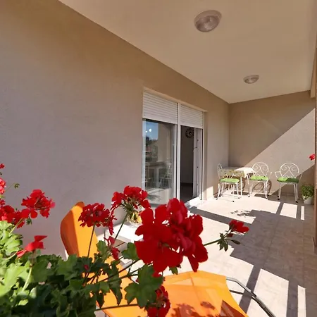 Apartment Sunny And Restful With Free Parking - Lily