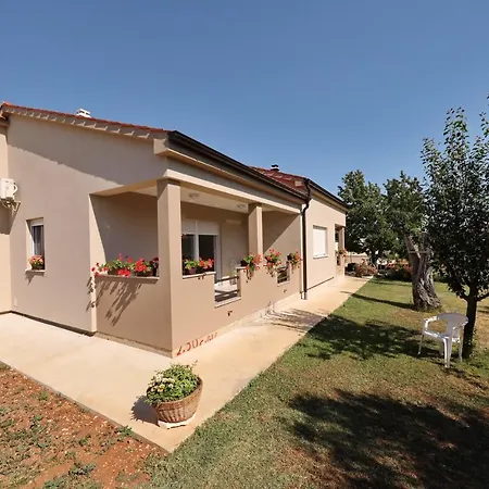 Sunny And Restful With Free Parking - Lily Apartment Zadar