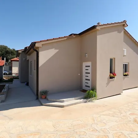 Sunny And Restful With Free Parking - Lily Apartment Zadar