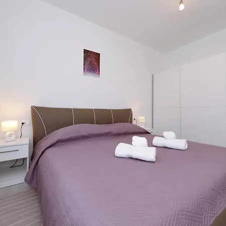 Sunny And Restful With Free Parking - Lily *