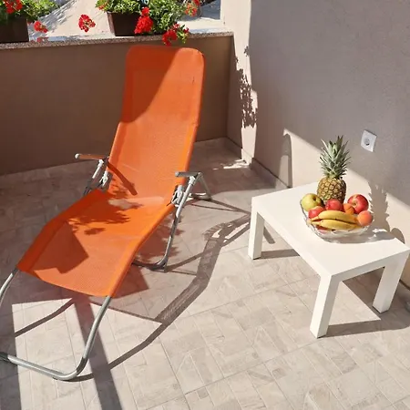 Sunny And Restful With Free Parking - Lily Apartment Zadar