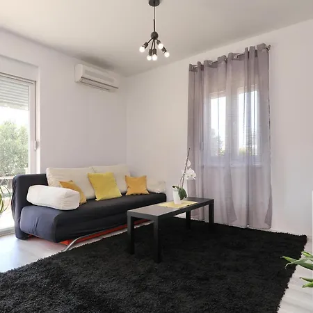 Apartment Sunny And Restful With Free Parking - Lily *