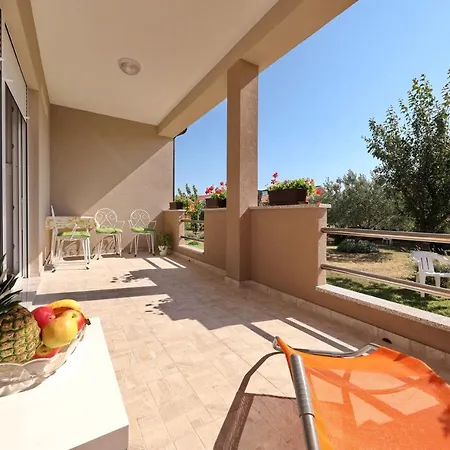 Sunny And Restful With Free Parking - Lily Zadar